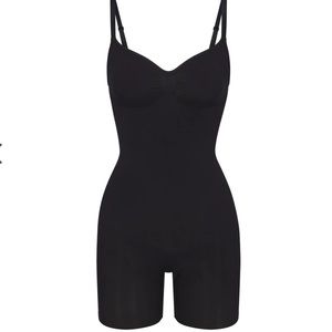 SKIMS Seamless Sculpt Mid Thigh Bodysuit in Onyx